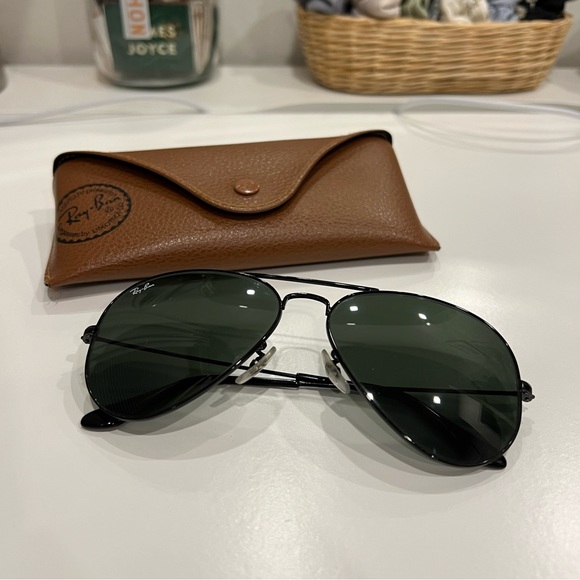 Black Aviator Ray Ban Sunglasses - Picture 3 of 6